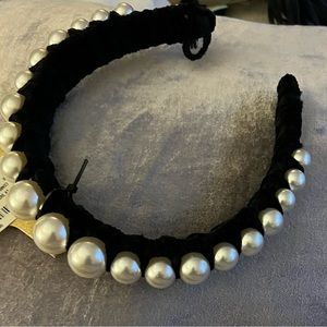 Black headband w/pearls